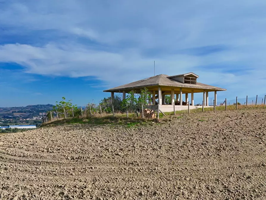 Immagine 31 di Villa in vendita  in Contrada Tronto (zona San Martino ) snc a Ancarano
