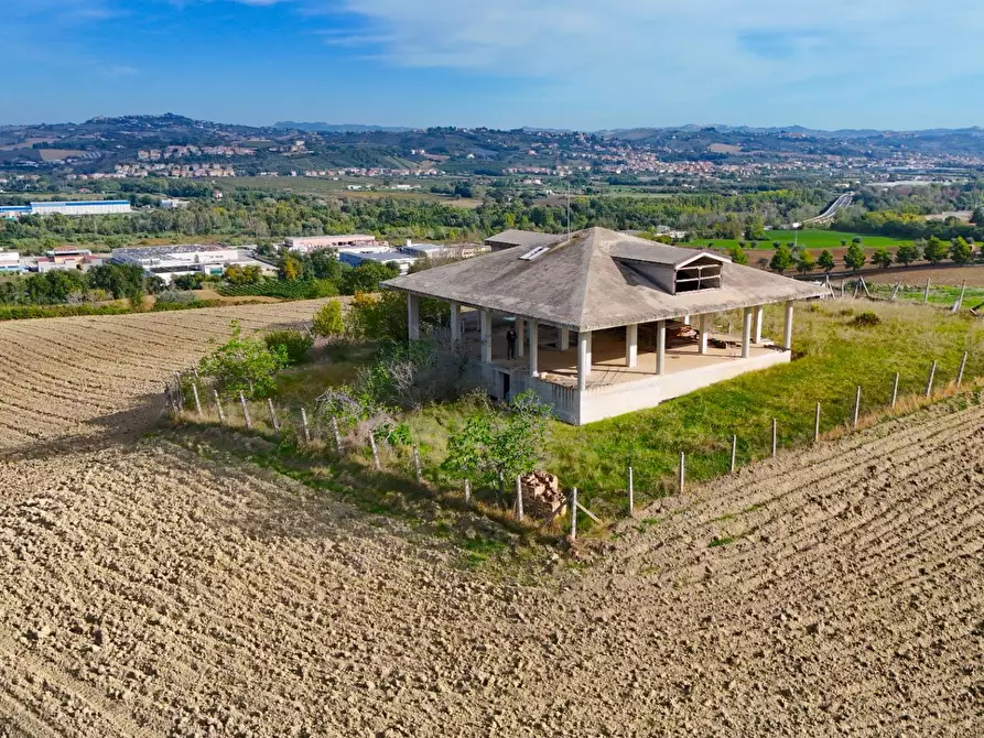 Immagine 32 di Villa in vendita  in Contrada Tronto (zona San Martino ) snc a Ancarano