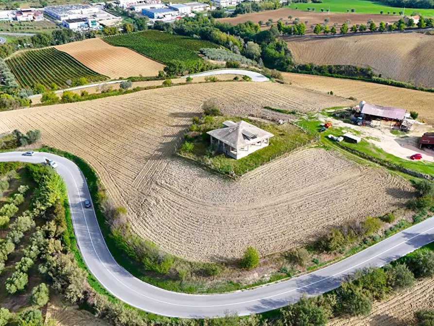 Immagine 33 di Villa in vendita  in Contrada Tronto (zona San Martino ) snc a Ancarano