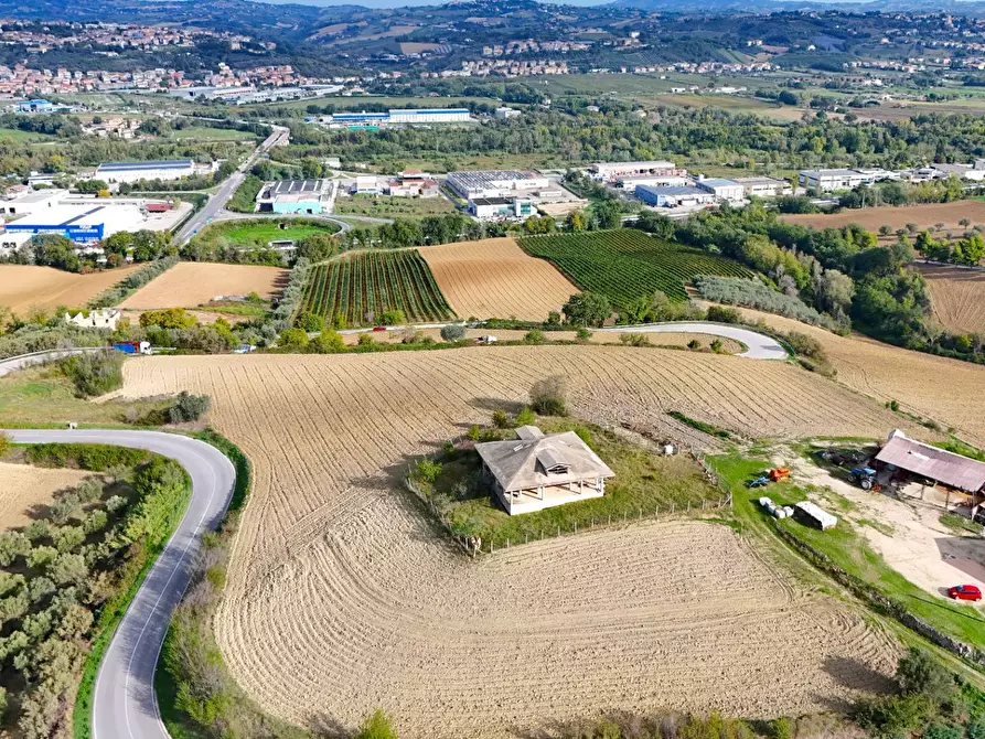 Immagine 34 di Villa in vendita  in Contrada Tronto (zona San Martino ) snc a Ancarano