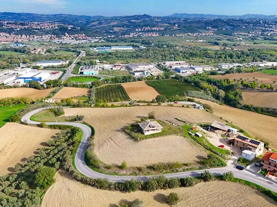 Immagine 35 di Villa in vendita  in Contrada Tronto (zona San Martino ) snc a Ancarano