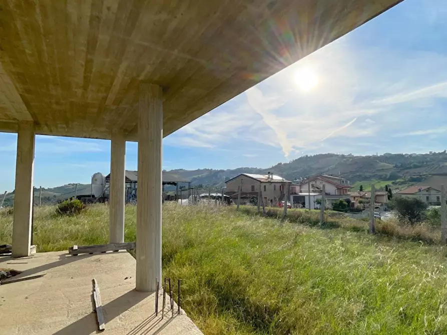 Immagine 38 di Villa in vendita  in Contrada Tronto (zona San Martino ) snc a Ancarano