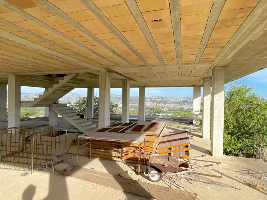 Immagine 39 di Villa in vendita  in Contrada Tronto (zona San Martino ) snc a Ancarano