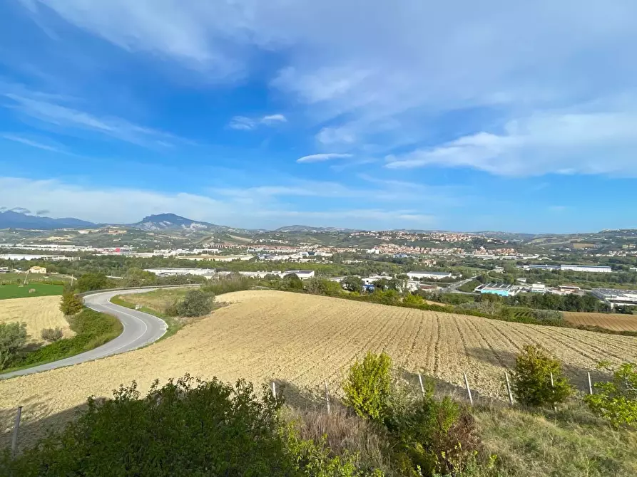 Immagine 42 di Villa in vendita  in Contrada Tronto (zona San Martino ) snc a Ancarano