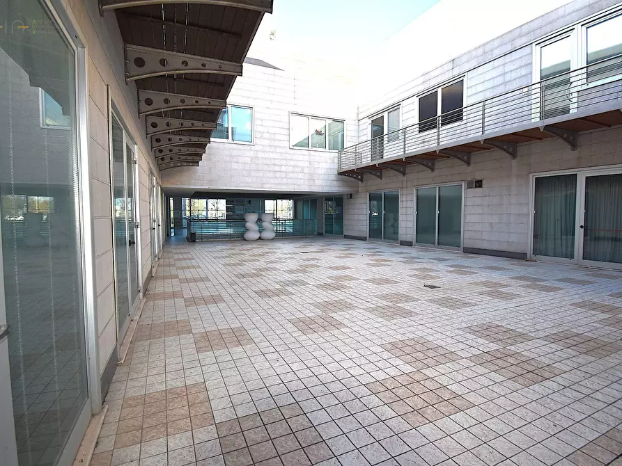 Immagine 35 di Ufficio in vendita  in Contrada San Giovanni snc a San Benedetto Del Tronto
