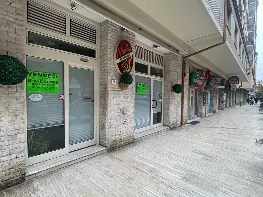 Immagine 4 di Attività commerciale in vendita  in Viale De gasperi 29 a San Benedetto Del Tronto