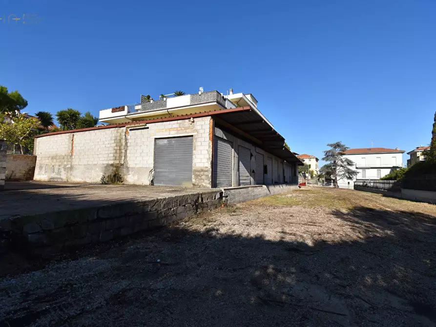 Immagine 8 di Locale commerciale in vendita  in Via Lauri 3 a San Benedetto Del Tronto