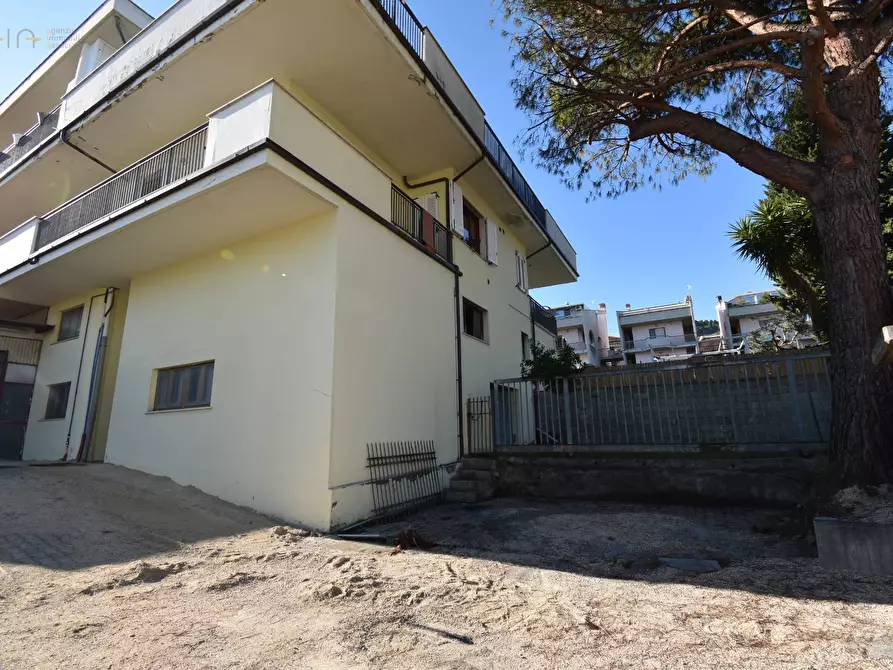 Immagine 11 di Locale commerciale in vendita  in Via Lauri 3 a San Benedetto Del Tronto