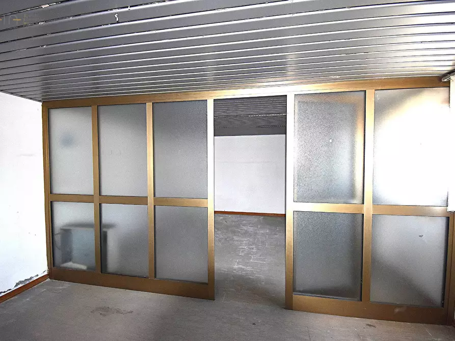 Immagine 12 di Locale commerciale in vendita  in Via Lauri 3 a San Benedetto Del Tronto