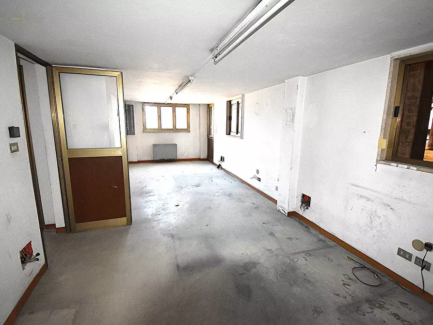 Immagine 14 di Locale commerciale in vendita  in Via Lauri 3 a San Benedetto Del Tronto