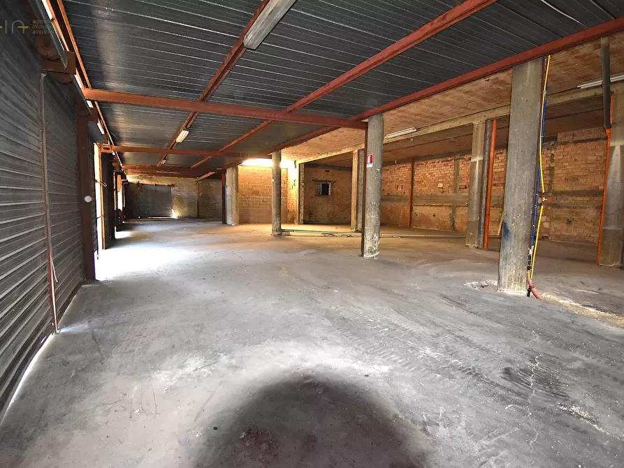 Immagine 16 di Locale commerciale in vendita  in Via Lauri 3 a San Benedetto Del Tronto