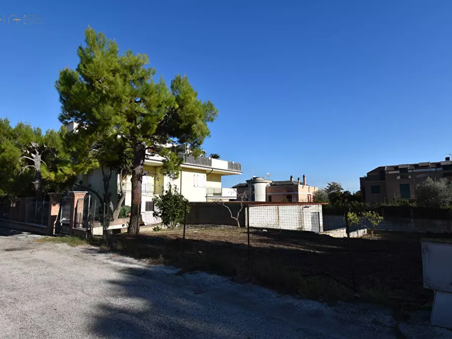 Immagine 26 di Locale commerciale in vendita  in Via Lauri 3 a San Benedetto Del Tronto