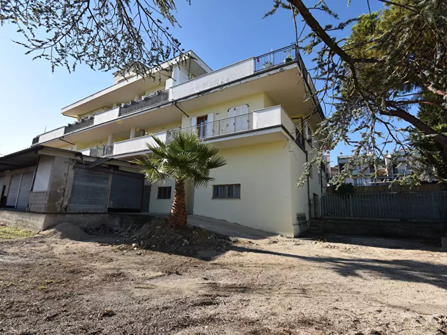 Immagine 5 di Locale commerciale in vendita  in Via Lauri 3 a San Benedetto Del Tronto