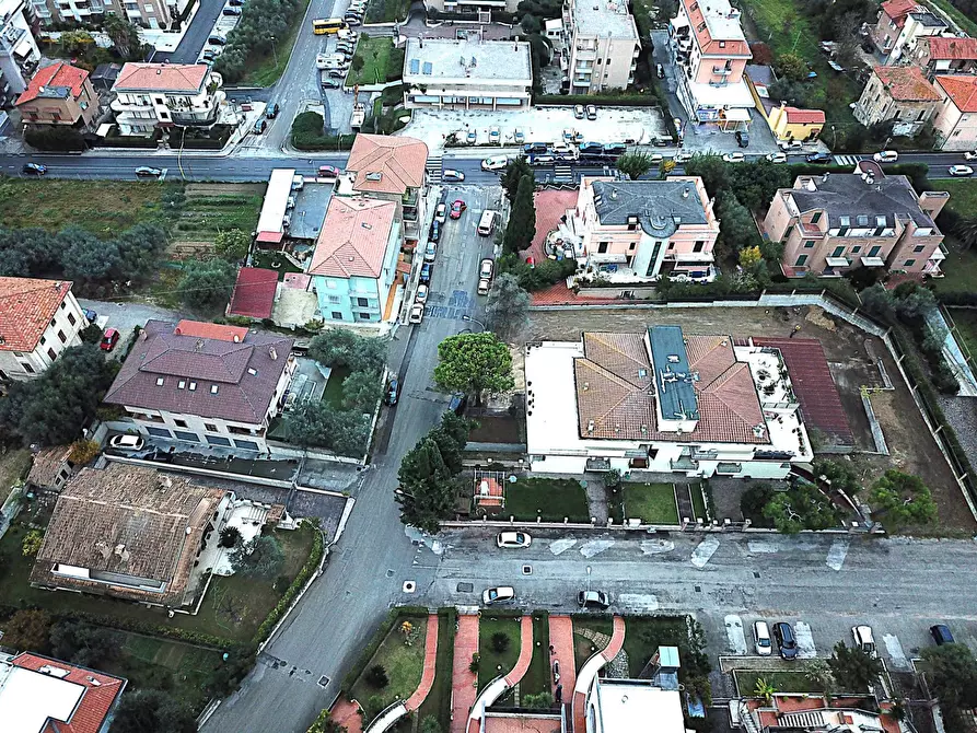 Immagine 2 di Locale commerciale in vendita  in Via Lauri 3 a San Benedetto Del Tronto