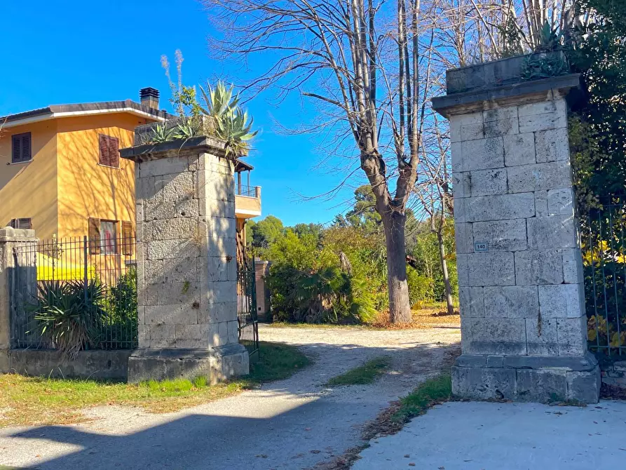 Immagine 2 di Palazzo in vendita  in Frazione Marino del Tronto a Ascoli Piceno