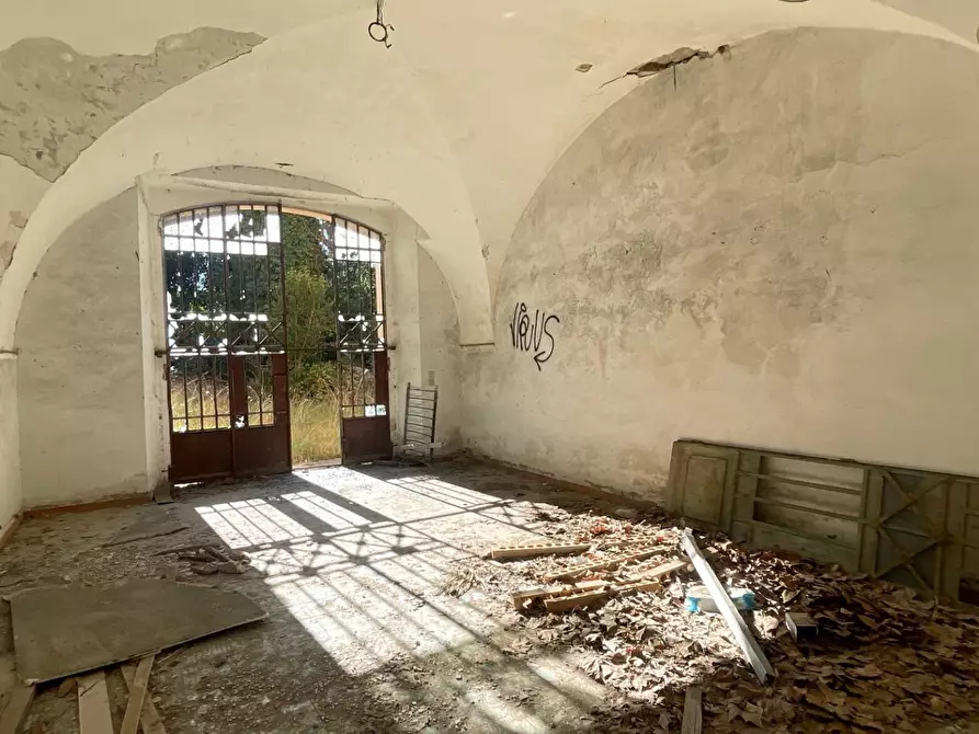 Immagine 36 di Palazzo in vendita  in Frazione Marino del Tronto a Ascoli Piceno