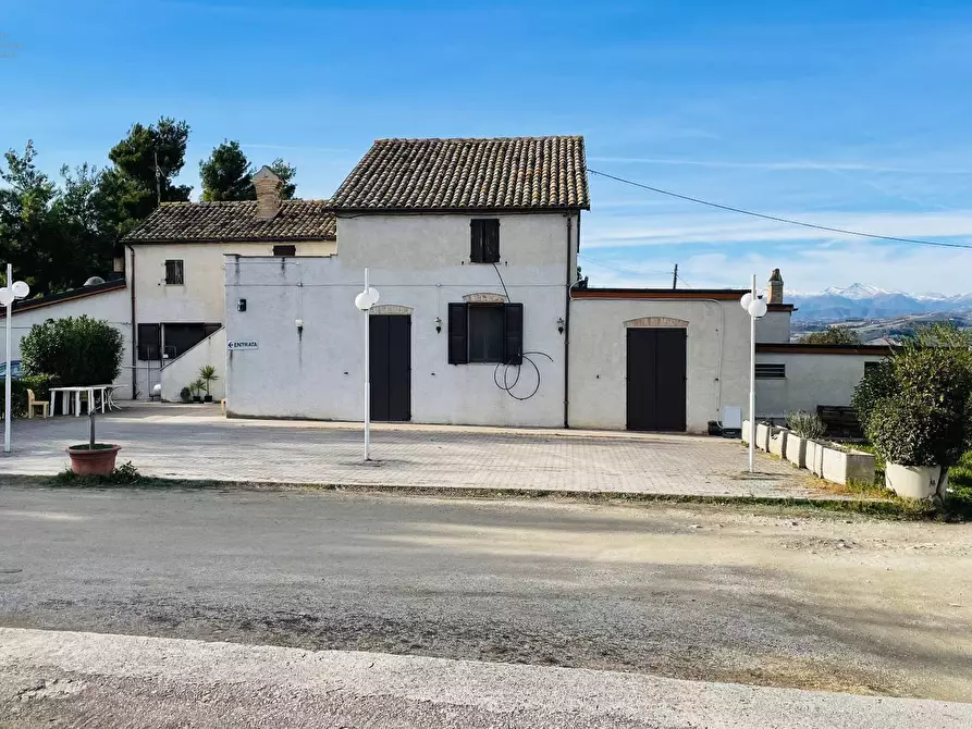 Immagine 2 di Rustico / casale in vendita  in Contrada Tronto snc a Ancarano
