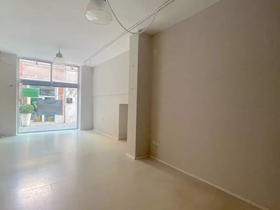 Immagine 9 di Locale commerciale in affitto  in Via XX Settembre 34 a San Benedetto Del Tronto