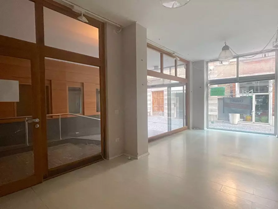 Immagine 10 di Locale commerciale in affitto  in Via XX Settembre 34 a San Benedetto Del Tronto