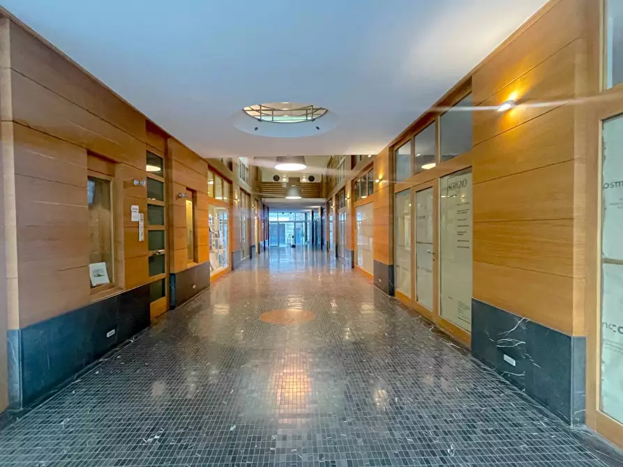 Immagine 14 di Locale commerciale in affitto  in Via XX Settembre 34 a San Benedetto Del Tronto