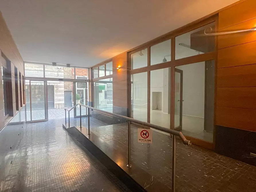 Immagine 15 di Locale commerciale in affitto  in Via XX Settembre 34 a San Benedetto Del Tronto