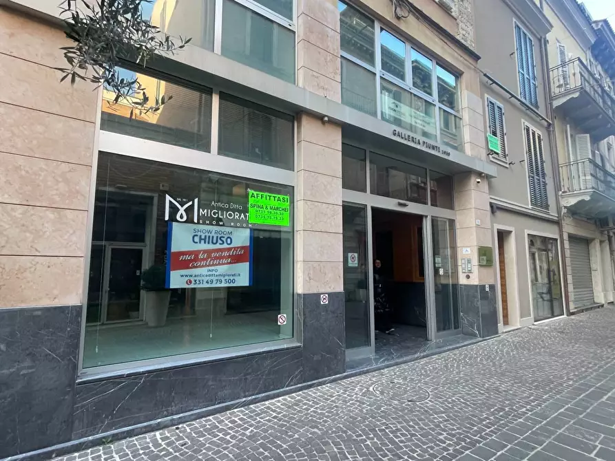 Immagine 2 di Locale commerciale in affitto  in Via XX Settembre 34 a San Benedetto Del Tronto