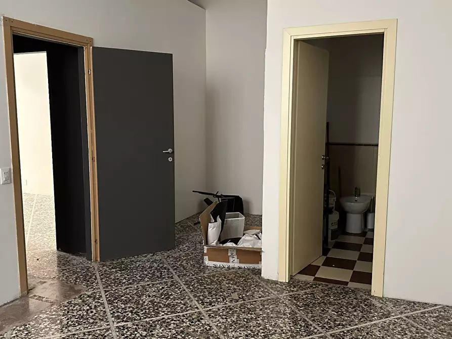 Immagine 6 di Locale commerciale in affitto  in Via Ugo Bassi 17 a San Benedetto Del Tronto