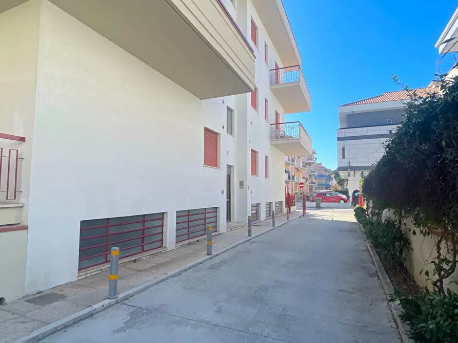 Immagine 48 di Appartamento in vendita  in Via Emilia 12 a Alba Adriatica