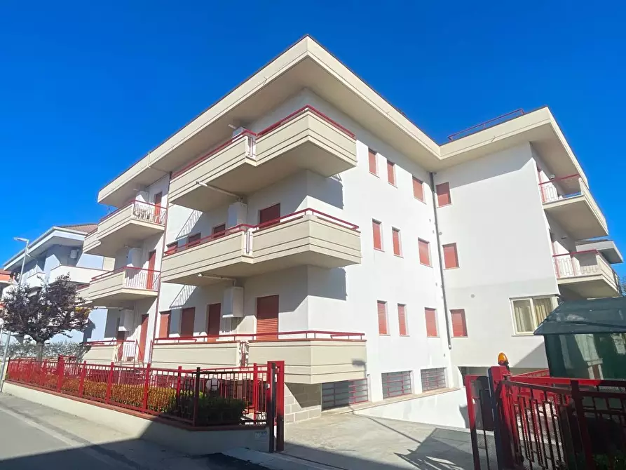 Immagine 64 di Appartamento in vendita  in Via Emilia 12 a Alba Adriatica