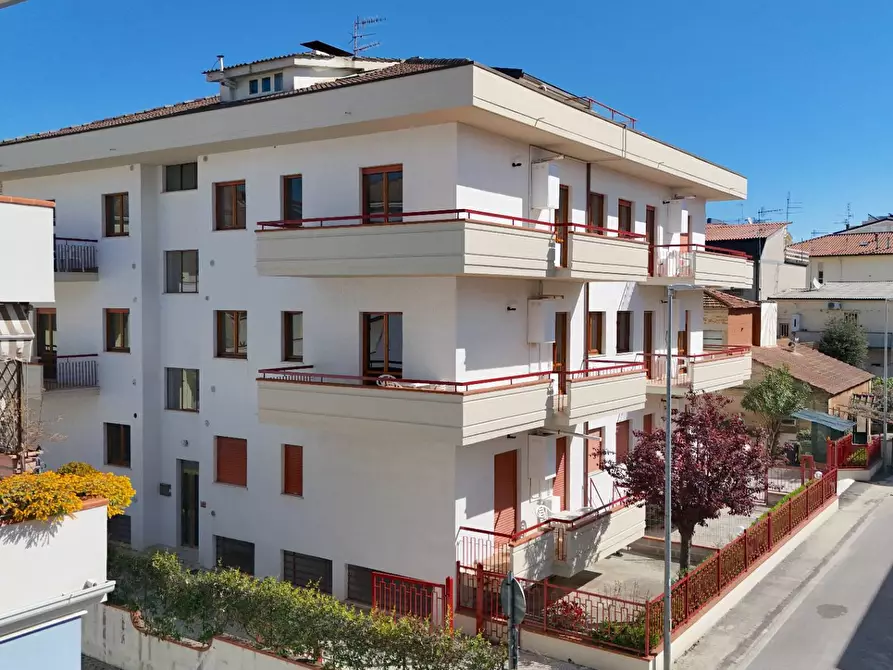 Immagine 56 di Appartamento in vendita  in Via Emilia 12 a Alba Adriatica