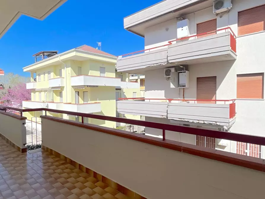 Immagine 60 di Appartamento in vendita  in Via Emilia 12 a Alba Adriatica