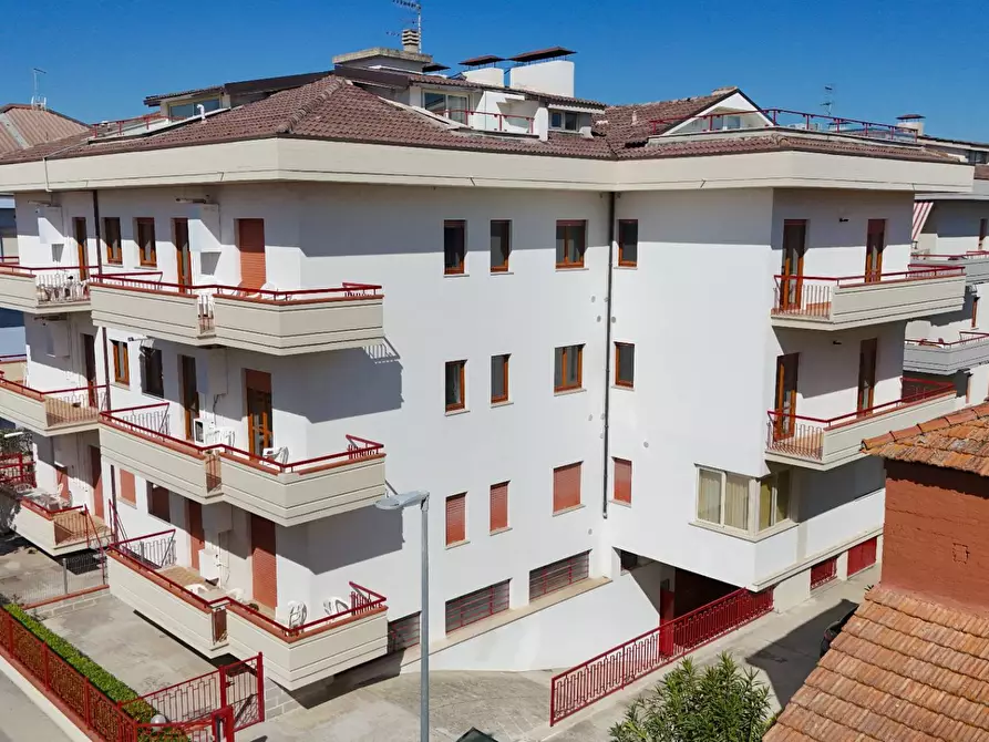 Immagine 49 di Appartamento in vendita  in Via Emilia 12 a Alba Adriatica