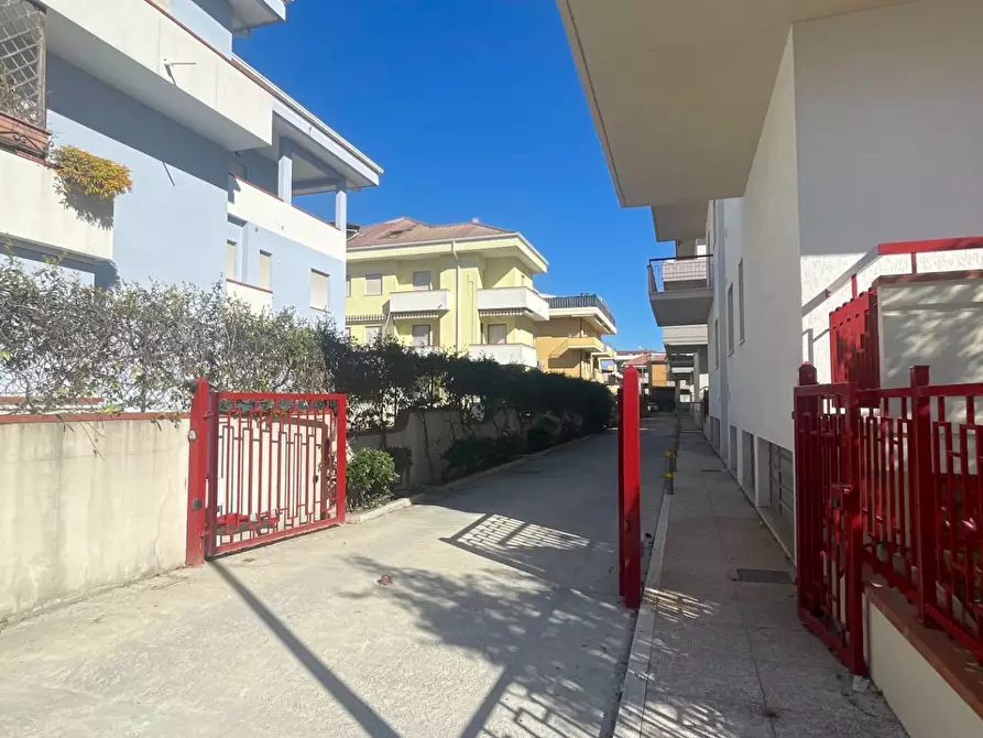 Immagine 41 di Appartamento in vendita  in Via Emilia 12 a Alba Adriatica