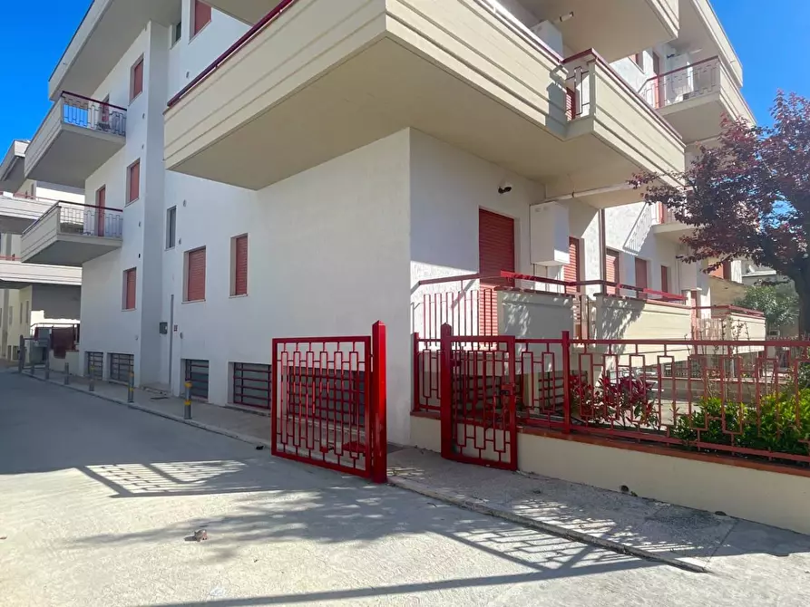 Immagine 42 di Appartamento in vendita  in Via Emilia 12 a Alba Adriatica