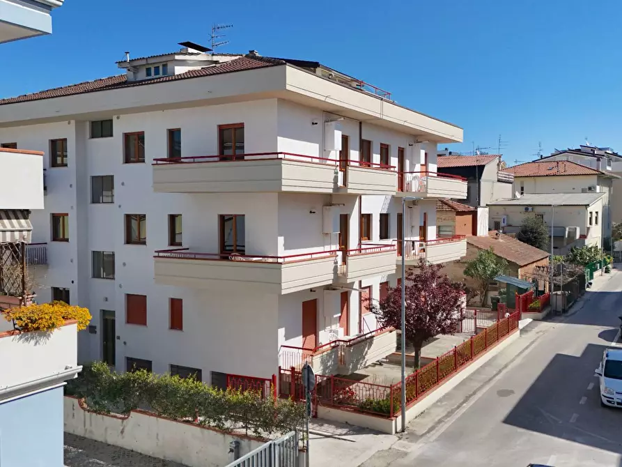 Immagine 56 di Appartamento in vendita  in Via Emilia 12 a Alba Adriatica