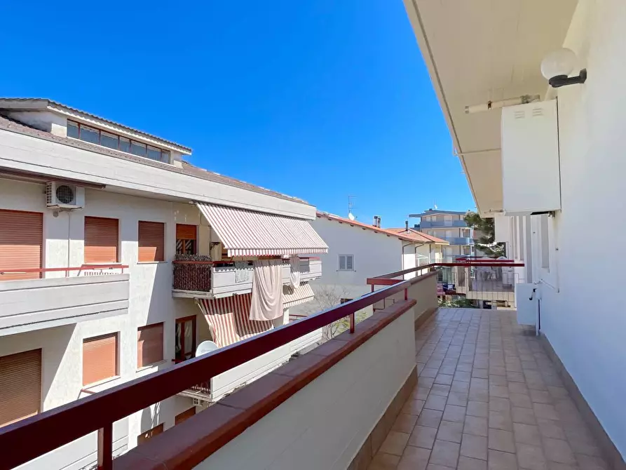 Immagine 60 di Appartamento in vendita  in Via Emilia 12 a Alba Adriatica