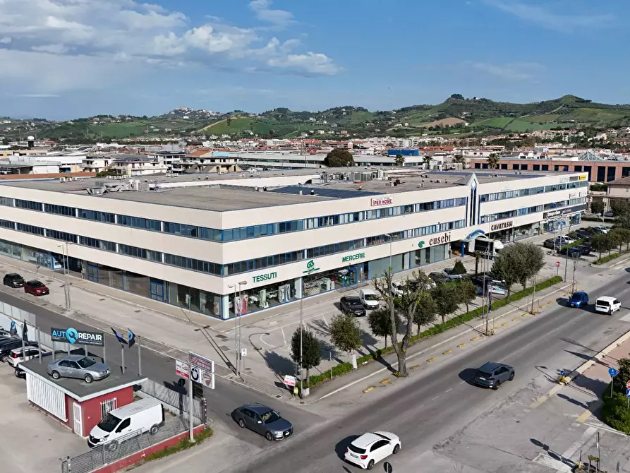 Immagine 36 di Laboratorio in vendita  in Via Pasubio 15 a San Benedetto Del Tronto