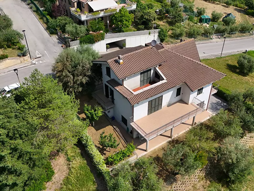 Immagine 3 di Villa in vendita  in Via della Repubblica 20 a Rotella