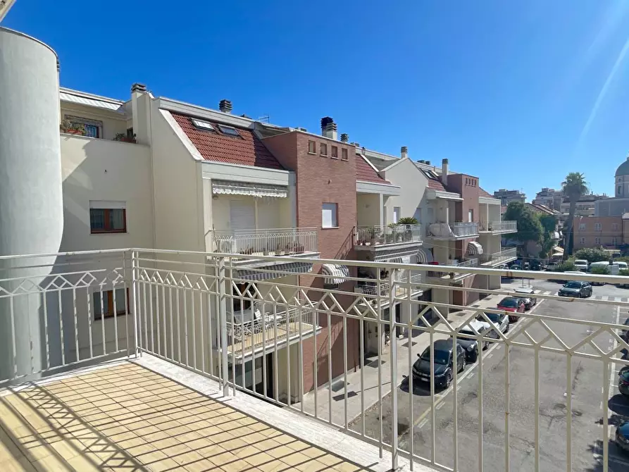 Immagine 9 di Appartamento in vendita  in Piazza Kolbe 6 a San Benedetto Del Tronto