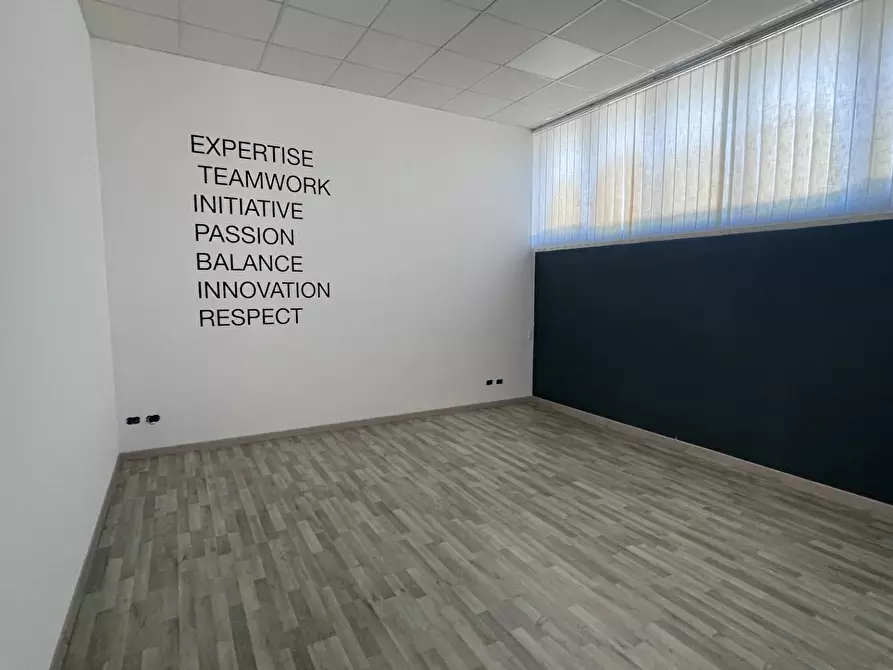 Immagine 18 di Laboratorio in vendita  in Contrada Tesino 40 a Ripatransone