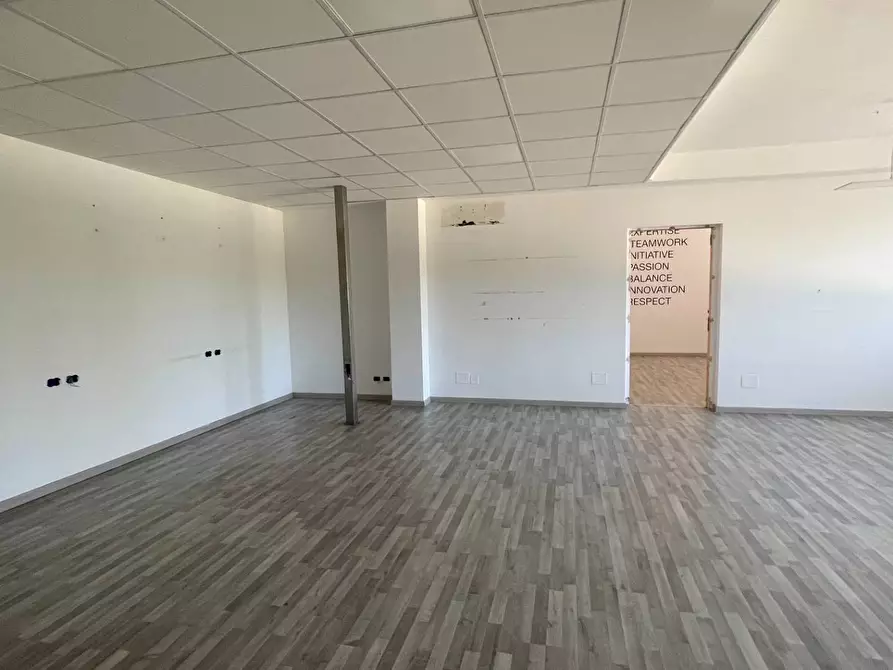 Immagine 22 di Laboratorio in vendita  in Contrada Tesino 40 a Ripatransone