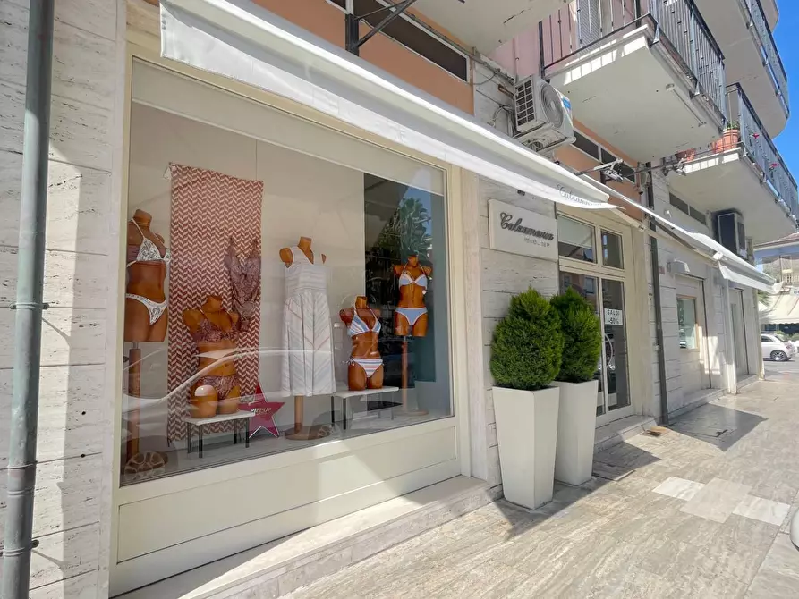 Immagine 1 di Attività commerciale in vendita  in Via dei Laureati 2/b a San Benedetto Del Tronto