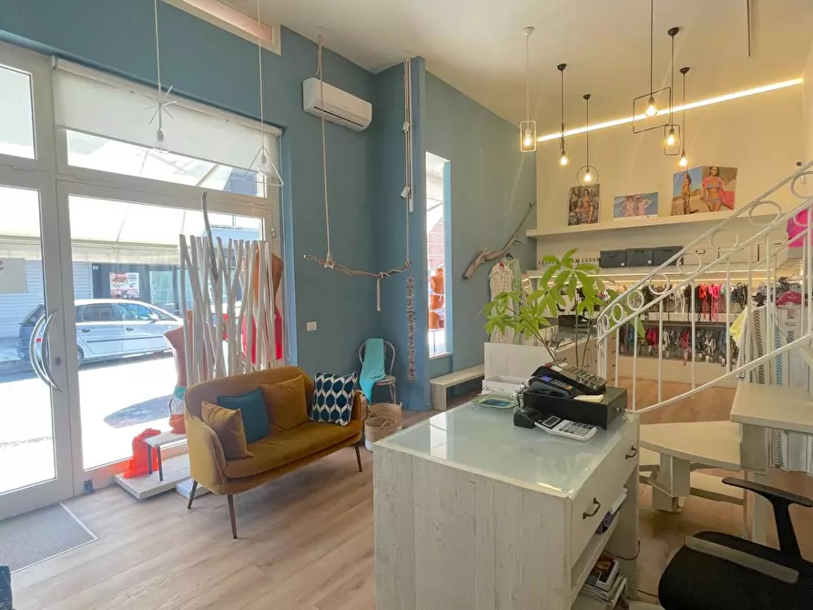 Immagine 2 di Attività commerciale in vendita  in Via dei Laureati 2/b a San Benedetto Del Tronto