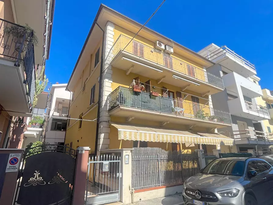 Immagine 2 di Appartamento in vendita  in Viua Ugo Foscolo 27 a San Benedetto Del Tronto