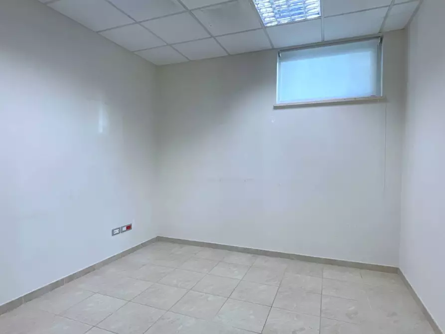 Immagine 15 di Locale commerciale in vendita  in Viale De Gasperi 2 a Monteprandone