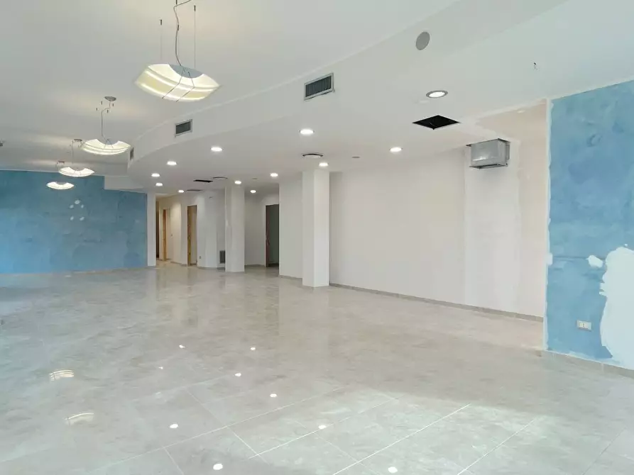 Immagine 18 di Locale commerciale in vendita  in Viale De Gasperi 2 a Monteprandone