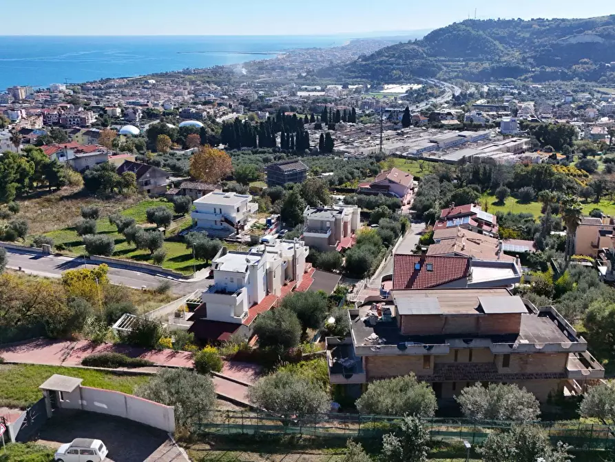 Immagine 9 di Villa in vendita  in Strada Provinciale Cuprense 62 a Grottammare