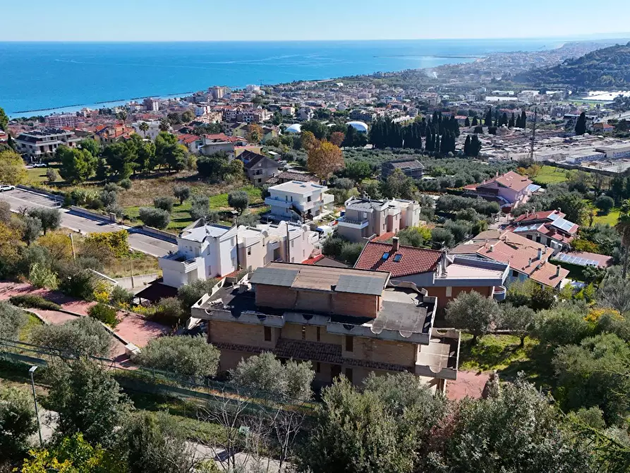 Immagine 10 di Villa in vendita  in Strada Provinciale Cuprense 62 a Grottammare