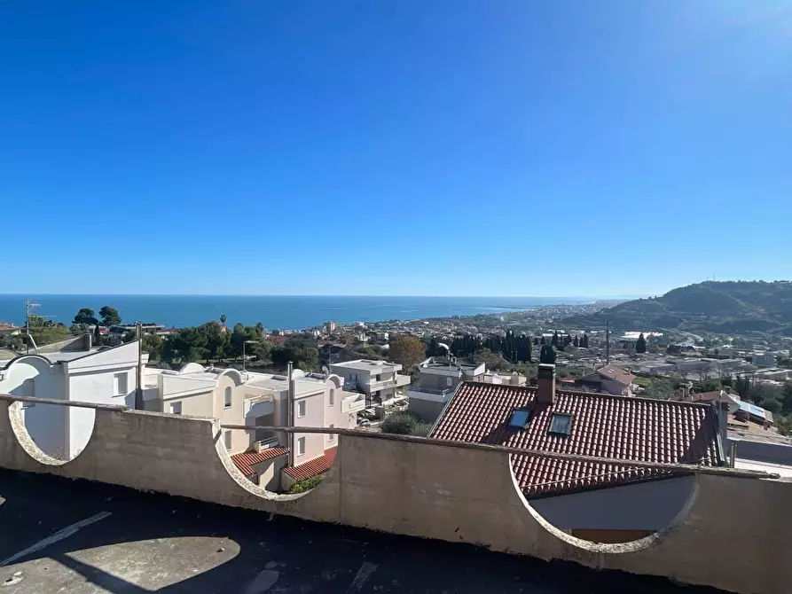 Immagine 43 di Villa in vendita  in Strada Provinciale Cuprense 62 a Grottammare