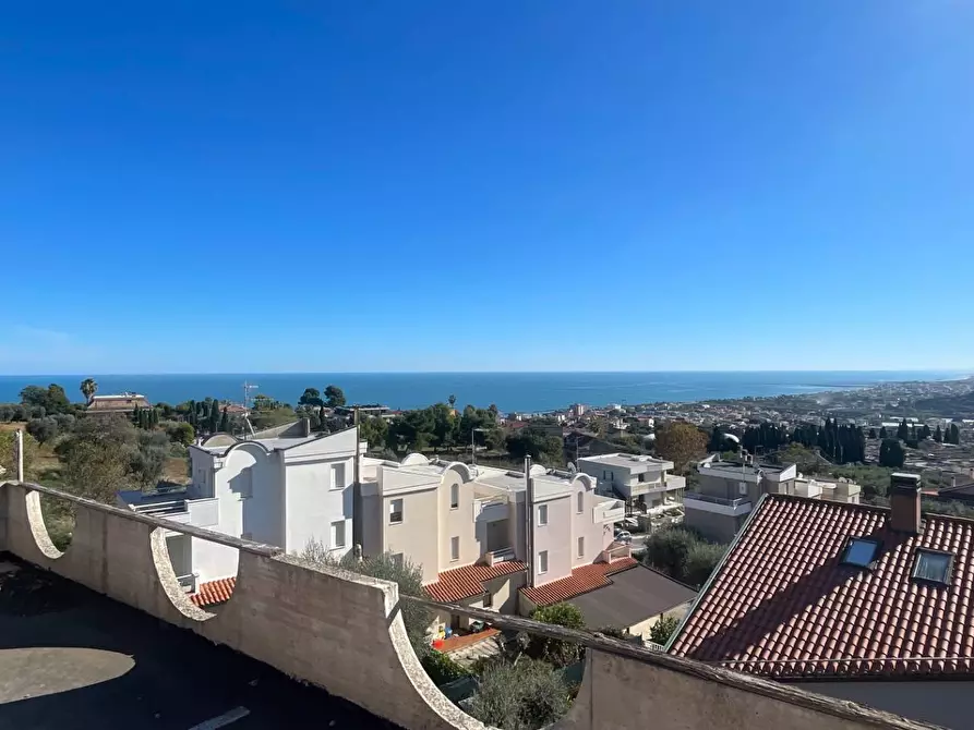 Immagine 46 di Villa in vendita  in Strada Provinciale Cuprense 62 a Grottammare